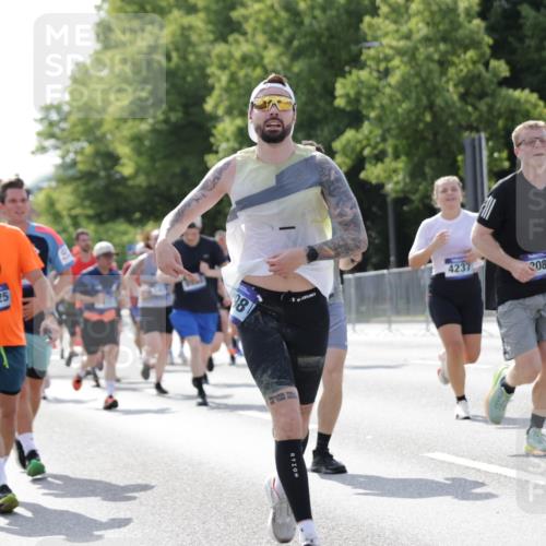 29.06.2025 - hella hamburg halbmarathon Jannik Wohlers http://msf.ph/oto/8236237 29.06.2025 09:53:37 Lombardsbrücke 1098, 1119, 1413, 1424, 1476, 1892, 1902, 2270, 2823, 3785, 4183, 4185, 4235, 4237, 4949, 5528, 6198, 6309, 6831, 7167, 7734, 8023, 8269, 8928, 9043, 9105, 9463, 9482, 9619, 10529, 10792, 11773, 11848, 11936, 12084, 12159, 12203, 12679, 12706, 12724, 13223, 13297, 13554, 14415, 14541, 14730, 15026, 15365, 15611, 15784, 15950, 16081, 16136, 16314, 16466, 16475, 16624, 16625, 16893, 17033, 17363, 17451, 17864, 17997, 18249, 18499, 18790, 19112 meine-sportfotos.de