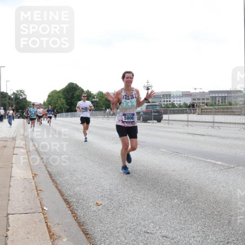 29.06.2025 - hella hamburg halbmarathon Lena Gebhardt http://msf.ph/oto/8236258 29.06.2025 10:09:31 Lombardsbrücke 1147, 1188, 1456, 1483, 1513, 1823, 1838, 2978, 4859, 5806, 5885, 6674, 7187, 8090, 8685, 9297, 9306, 9718, 9988, 10194, 10819, 11067, 11496, 12156, 12255, 12509, 12862, 13210, 13660, 13739, 14736, 15697, 16688, 16918, 17347, 17630, 18076, 18440, 18726, 18727, 19166, 19242 meine-sportfotos.de