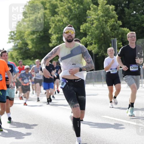 29.06.2025 - hella hamburg halbmarathon Jannik Wohlers http://msf.ph/oto/8236273 29.06.2025 09:53:37 Lombardsbrücke 1098, 1119, 1413, 1424, 1476, 1892, 1902, 2270, 2823, 3785, 4183, 4185, 4235, 4237, 4949, 5528, 6198, 6309, 6831, 7167, 7734, 8023, 8269, 8928, 9043, 9105, 9463, 9482, 9619, 10529, 10792, 11773, 11848, 11936, 12084, 12159, 12203, 12679, 12706, 12724, 13223, 13297, 13554, 14415, 14541, 14730, 15026, 15365, 15611, 15784, 15950, 16081, 16136, 16314, 16466, 16475, 16624, 16625, 16893, 17033, 17363, 17451, 17864, 17997, 18249, 18499, 18790, 19112 meine-sportfotos.de