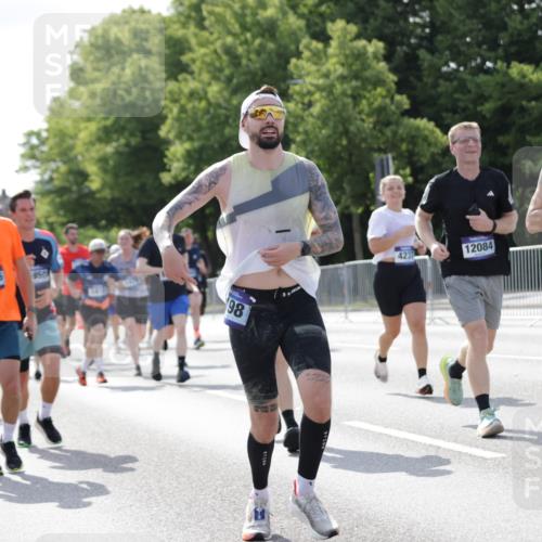 29.06.2025 - hella hamburg halbmarathon Jannik Wohlers http://msf.ph/oto/8236298 29.06.2025 09:53:37 Lombardsbrücke 1098, 1119, 1413, 1424, 1476, 1892, 1902, 2270, 2823, 3785, 4183, 4185, 4235, 4237, 4949, 5528, 6198, 6309, 6831, 7167, 7734, 8023, 8269, 8928, 9043, 9105, 9463, 9482, 9619, 10529, 10792, 11773, 11848, 11936, 12084, 12159, 12203, 12679, 12706, 12724, 13223, 13297, 13554, 14415, 14541, 14730, 15026, 15365, 15611, 15784, 15950, 16081, 16136, 16314, 16466, 16475, 16624, 16625, 16893, 17033, 17363, 17451, 17864, 17997, 18249, 18499, 18790, 19112 meine-sportfotos.de