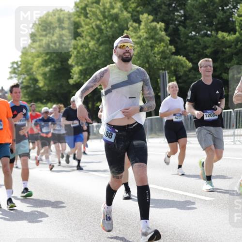 29.06.2025 - hella hamburg halbmarathon Jannik Wohlers http://msf.ph/oto/8236308 29.06.2025 09:53:37 Lombardsbrücke 1098, 1119, 1413, 1424, 1476, 1892, 1902, 2270, 2823, 3785, 4183, 4185, 4235, 4237, 4949, 5528, 6198, 6309, 6831, 7167, 7734, 8023, 8269, 8928, 9043, 9105, 9463, 9482, 9619, 10529, 10792, 11773, 11848, 11936, 12084, 12159, 12203, 12679, 12706, 12724, 13223, 13297, 13554, 14415, 14541, 14730, 15026, 15365, 15611, 15784, 15950, 16081, 16136, 16314, 16466, 16475, 16624, 16625, 16893, 17033, 17363, 17451, 17864, 17997, 18249, 18499, 18790, 19112 meine-sportfotos.de