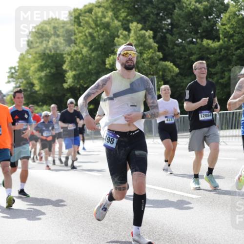 29.06.2025 - hella hamburg halbmarathon Jannik Wohlers http://msf.ph/oto/8236326 29.06.2025 09:53:37 Lombardsbrücke 1098, 1119, 1413, 1424, 1476, 1892, 1902, 2270, 2823, 3785, 4183, 4185, 4235, 4237, 4949, 5528, 6198, 6309, 6831, 7167, 7734, 8023, 8269, 8928, 9043, 9105, 9463, 9482, 9619, 10529, 10792, 11773, 11848, 11936, 12084, 12159, 12203, 12679, 12706, 12724, 13223, 13297, 13554, 14415, 14541, 14730, 15026, 15365, 15611, 15784, 15950, 16081, 16136, 16314, 16466, 16475, 16624, 16625, 16893, 17033, 17363, 17451, 17864, 17997, 18249, 18499, 18790, 19112 meine-sportfotos.de