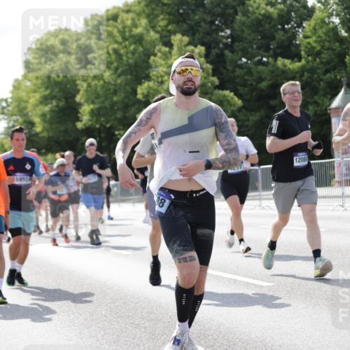 29.06.2025 - hella hamburg halbmarathon Jannik Wohlers http://msf.ph/oto/8236340 29.06.2025 09:53:37 Lombardsbrücke 1098, 1119, 1413, 1424, 1476, 1892, 1902, 2270, 2823, 3785, 4183, 4185, 4235, 4237, 4949, 5528, 6198, 6309, 6831, 7167, 7734, 8023, 8269, 8928, 9043, 9105, 9463, 9482, 9619, 10529, 10792, 11773, 11848, 11936, 12084, 12159, 12203, 12679, 12706, 12724, 13223, 13297, 13554, 14415, 14541, 14730, 15026, 15365, 15611, 15784, 15950, 16081, 16136, 16314, 16466, 16475, 16624, 16625, 16893, 17033, 17363, 17451, 17864, 17997, 18249, 18499, 18790, 19112 meine-sportfotos.de
