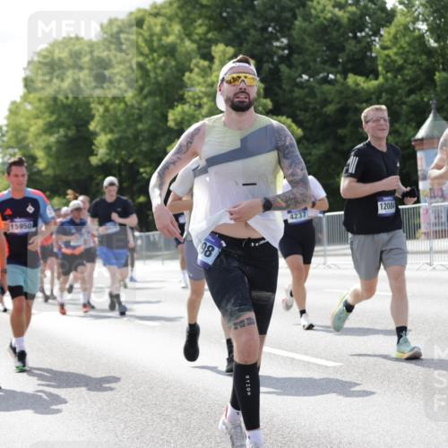 29.06.2025 - hella hamburg halbmarathon Jannik Wohlers http://msf.ph/oto/8236356 29.06.2025 09:53:37 Lombardsbrücke 1098, 1119, 1413, 1424, 1476, 1892, 1902, 2270, 2823, 3785, 4183, 4185, 4235, 4237, 4949, 5528, 6198, 6309, 6831, 7167, 7734, 8023, 8269, 8928, 9043, 9105, 9463, 9482, 9619, 10529, 10792, 11773, 11848, 11936, 12084, 12159, 12203, 12679, 12706, 12724, 13223, 13297, 13554, 14415, 14541, 14730, 15026, 15365, 15611, 15784, 15950, 16081, 16136, 16314, 16466, 16475, 16624, 16625, 16893, 17033, 17363, 17451, 17864, 17997, 18249, 18499, 18790, 19112 meine-sportfotos.de