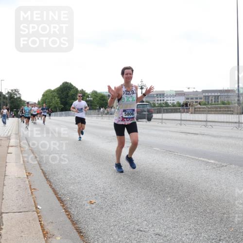29.06.2025 - hella hamburg halbmarathon Lena Gebhardt http://msf.ph/oto/8236389 29.06.2025 10:09:31 Lombardsbrücke 1147, 1188, 1456, 1483, 1513, 1823, 1838, 2978, 4859, 5806, 5885, 6674, 7187, 8090, 8685, 9297, 9306, 9718, 9988, 10194, 10819, 11067, 11496, 12156, 12255, 12509, 12862, 13210, 13660, 13739, 14736, 15697, 16688, 16918, 17347, 17630, 18076, 18440, 18726, 18727, 19166, 19242 meine-sportfotos.de