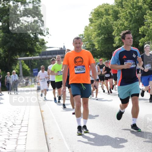 29.06.2025 - hella hamburg halbmarathon Jannik Wohlers http://msf.ph/oto/8236401 29.06.2025 09:53:38 Lombardsbrücke 1098, 1119, 1413, 1424, 1476, 1892, 1902, 2823, 3785, 4183, 4185, 4235, 4237, 5528, 6198, 6309, 6831, 7167, 7734, 8023, 8269, 8928, 9043, 9105, 9463, 9482, 9619, 10529, 10792, 11773, 11848, 11936, 12084, 12159, 12203, 12679, 12706, 12724, 13297, 13554, 14415, 14541, 14730, 15026, 15365, 15611, 15784, 15950, 16081, 16136, 16314, 16466, 16475, 16625, 16893, 17033, 17363, 17451, 17864, 17997, 18249, 18499, 18790, 19112 meine-sportfotos.de
