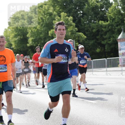 29.06.2025 - hella hamburg halbmarathon Jannik Wohlers http://msf.ph/oto/8236414 29.06.2025 09:53:39 Lombardsbrücke 1098, 1119, 1413, 1424, 1476, 1892, 1902, 2823, 3785, 4183, 4185, 4235, 4237, 4270, 5528, 6198, 6309, 6831, 7167, 7734, 8023, 8269, 8743, 8928, 9043, 9105, 9463, 9482, 9619, 10529, 10792, 11773, 11848, 11936, 12084, 12159, 12203, 12679, 12706, 12724, 13297, 13554, 14415, 14541, 14730, 15026, 15333, 15365, 15611, 15784, 15950, 16081, 16136, 16314, 16466, 16475, 16625, 16627, 16893, 17033, 17363, 17451, 17864, 17997, 18499, 18790, 18815, 19112 meine-sportfotos.de