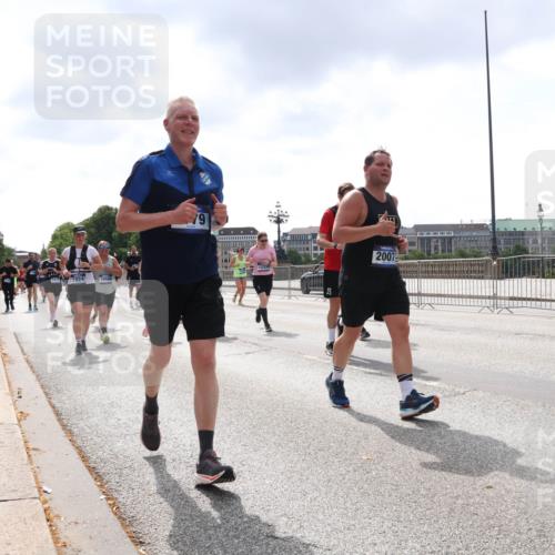 29.06.2025 - hella hamburg halbmarathon Lena Gebhardt http://msf.ph/oto/8236417 29.06.2025 10:45:13 Lombardsbrücke 1024, 1273, 1629, 1685, 1713, 1798, 1924, 2007, 2216, 2217, 2779, 3160, 3164, 3357, 3377, 3570, 3879, 3993, 4099, 4102, 4186, 4275, 4306, 4337, 4504, 4820, 4851, 5099, 5108, 5190, 5339, 5636, 5949, 6150, 6509, 6763, 6788, 6841, 6888, 6911, 6922, 6980, 7283, 7530, 7541, 7699, 7859, 7912, 8582, 8594, 8605, 8762, 8907, 9036, 9084, 9085, 9620, 10030, 10182, 10225, 10562, 10566, 10668, 10707, 11272, 11314, 12198, 12318, 12332, 12334, 12394, 13039, 13261 meine-sportfotos.de