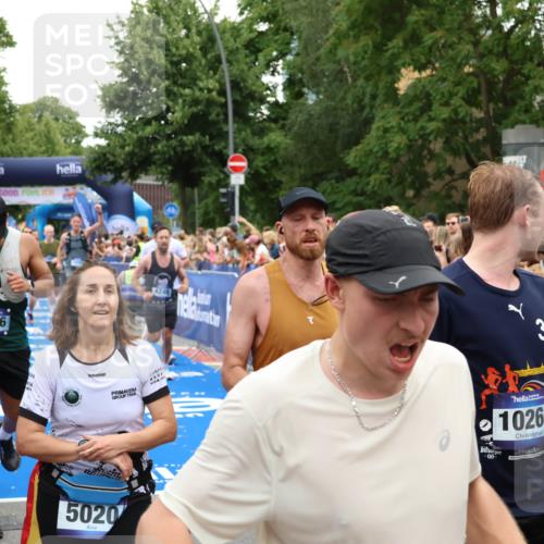 29.06.2025 - hella hamburg halbmarathon Zöllner http://msf.ph/oto/8236418 29.06.2025 10:55:07 Ziel 2884, 3652, 3791, 3945, 4249, 4616, 4938, 5020, 6433, 8691, 8698, 9060, 9380, 11333, 11976, 12961, 13297, 14750, 14948, 15126, 15879, 16630, 17803, 17842, 18181 meine-sportfotos.de