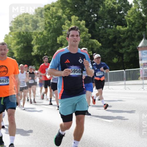 29.06.2025 - hella hamburg halbmarathon Jannik Wohlers http://msf.ph/oto/8236423 29.06.2025 09:53:39 Lombardsbrücke 1098, 1119, 1413, 1424, 1476, 1892, 1902, 2823, 3785, 4183, 4185, 4235, 4237, 4270, 5528, 6198, 6309, 6831, 7167, 7734, 8023, 8269, 8743, 8928, 9043, 9105, 9463, 9482, 9619, 10529, 10792, 11773, 11848, 11936, 12084, 12159, 12203, 12679, 12706, 12724, 13297, 13554, 14415, 14541, 14730, 15026, 15333, 15365, 15611, 15784, 15950, 16081, 16136, 16314, 16466, 16475, 16625, 16627, 16893, 17033, 17363, 17451, 17864, 17997, 18499, 18790, 18815, 19112 meine-sportfotos.de