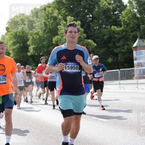 29.06.2025 - hella hamburg halbmarathon Jannik Wohlers http://msf.ph/oto/8236431 29.06.2025 09:53:39 Lombardsbrücke 1098, 1119, 1413, 1424, 1476, 1892, 1902, 2823, 3785, 4183, 4185, 4235, 4237, 4270, 5528, 6198, 6309, 6831, 7167, 7734, 8023, 8269, 8743, 8928, 9043, 9105, 9463, 9482, 9619, 10529, 10792, 11773, 11848, 11936, 12084, 12159, 12203, 12679, 12706, 12724, 13297, 13554, 14415, 14541, 14730, 15026, 15333, 15365, 15611, 15784, 15950, 16081, 16136, 16314, 16466, 16475, 16625, 16627, 16893, 17033, 17363, 17451, 17864, 17997, 18499, 18790, 18815, 19112 meine-sportfotos.de