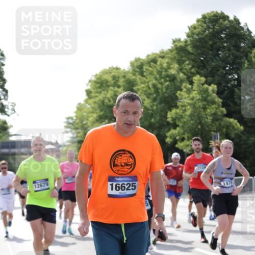 29.06.2025 - hella hamburg halbmarathon Jannik Wohlers http://msf.ph/oto/8236442 29.06.2025 09:53:40 Lombardsbrücke 1098, 1119, 1413, 1424, 1476, 1892, 1902, 2823, 3785, 4183, 4185, 4235, 4237, 4270, 5528, 6198, 6309, 6831, 7167, 7734, 8269, 8743, 8928, 9043, 9105, 9463, 9482, 9619, 10529, 11773, 11848, 11936, 12084, 12159, 12203, 12679, 12706, 12724, 13297, 13554, 14415, 14541, 14730, 15026, 15333, 15365, 15611, 15784, 15950, 16081, 16136, 16314, 16466, 16475, 16625, 16627, 16893, 17033, 17332, 17363, 17451, 17864, 17997, 18499, 18790, 18815, 19112 meine-sportfotos.de