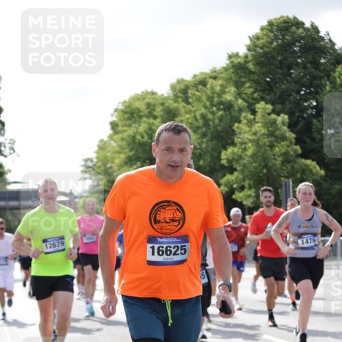29.06.2025 - hella hamburg halbmarathon Jannik Wohlers http://msf.ph/oto/8236455 29.06.2025 09:53:40 Lombardsbrücke 1098, 1119, 1413, 1424, 1476, 1892, 1902, 2823, 3785, 4183, 4185, 4235, 4237, 4270, 5528, 6198, 6309, 6831, 7167, 7734, 8269, 8743, 8928, 9043, 9105, 9463, 9482, 9619, 10529, 11773, 11848, 11936, 12084, 12159, 12203, 12679, 12706, 12724, 13297, 13554, 14415, 14541, 14730, 15026, 15333, 15365, 15611, 15784, 15950, 16081, 16136, 16314, 16466, 16475, 16625, 16627, 16893, 17033, 17332, 17363, 17451, 17864, 17997, 18499, 18790, 18815, 19112 meine-sportfotos.de