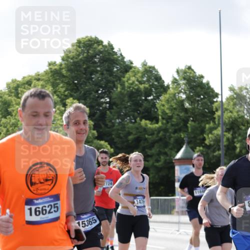 29.06.2025 - hella hamburg halbmarathon Jannik Wohlers http://msf.ph/oto/8236468 29.06.2025 09:53:41 Lombardsbrücke 1098, 1119, 1413, 1424, 1476, 1892, 1902, 2823, 3785, 4183, 4185, 4235, 4237, 4270, 5528, 6198, 6831, 7167, 7734, 8269, 8743, 8928, 9043, 9105, 9463, 9482, 9619, 10529, 11773, 11848, 11936, 12084, 12159, 12203, 12679, 12706, 12724, 12747, 13297, 14415, 14541, 14730, 15001, 15333, 15365, 15784, 15825, 15950, 16081, 16136, 16314, 16466, 16475, 16625, 16627, 16893, 17332, 17363, 17451, 17864, 17997, 18499, 18790, 18815, 19112 meine-sportfotos.de