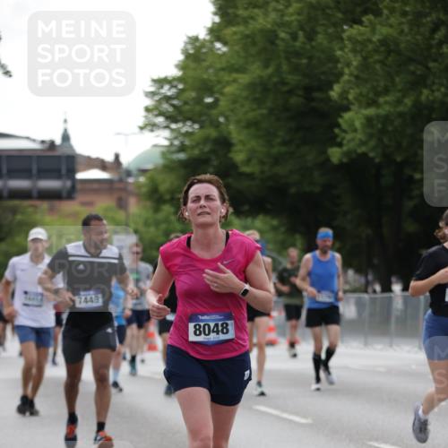 29.06.2025 - hella hamburg halbmarathon Jannik Wohlers http://msf.ph/oto/8236469 29.06.2025 10:28:50 Lombardsbrücke 1230, 2688, 3179, 4373, 6345, 7449, 8048, 8812, 9714, 10198, 10641, 10808, 11792, 11803, 11989, 12099, 12404, 12958, 13090, 14644, 15952, 15955, 16673, 16676, 18414 meine-sportfotos.de