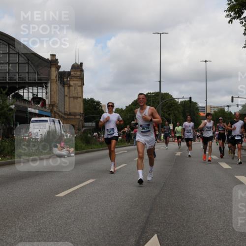 29.06.2025 - hella hamburg halbmarathon Yannick Fuchs http://msf.ph/oto/8236476 29.06.2025 10:34:32 20KM 1358, 1603, 1975, 2573, 2826, 3547, 3626, 4381, 4398, 4766, 4888, 5375, 6149, 6152, 6649, 7495, 7622, 8346, 8467, 8574, 8933, 9116, 11284, 11714, 11806, 12046, 12091, 13190, 14077, 14699, 15421, 15813, 15828, 16580, 17425, 17792, 17916, 17973, 18013, 18154, 18979 meine-sportfotos.de