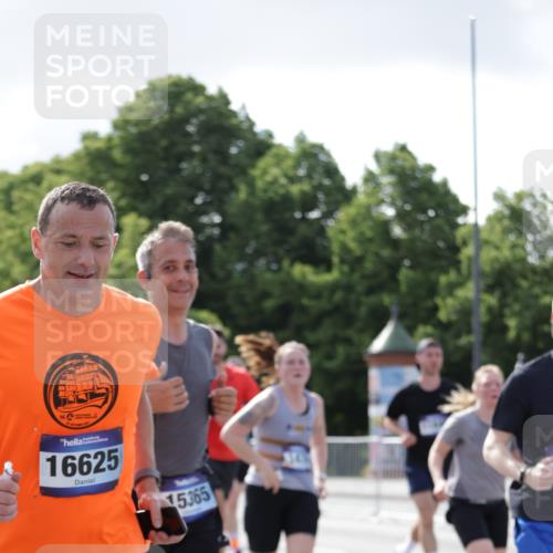 29.06.2025 - hella hamburg halbmarathon Jannik Wohlers http://msf.ph/oto/8236479 29.06.2025 09:53:41 Lombardsbrücke 1098, 1119, 1413, 1424, 1476, 1892, 1902, 2823, 3785, 4183, 4185, 4235, 4237, 4270, 5528, 6198, 6831, 7167, 7734, 8269, 8743, 8928, 9043, 9105, 9463, 9482, 9619, 10529, 11773, 11848, 11936, 12084, 12159, 12203, 12679, 12706, 12724, 12747, 13297, 14415, 14541, 14730, 15001, 15333, 15365, 15784, 15825, 15950, 16081, 16136, 16314, 16466, 16475, 16625, 16627, 16893, 17332, 17363, 17451, 17864, 17997, 18499, 18790, 18815, 19112 meine-sportfotos.de