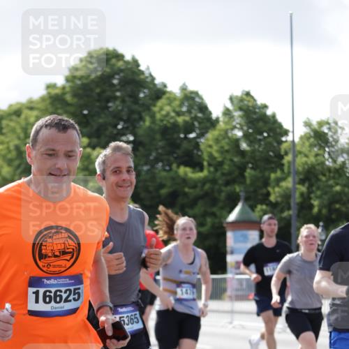 29.06.2025 - hella hamburg halbmarathon Jannik Wohlers http://msf.ph/oto/8236493 29.06.2025 09:53:41 Lombardsbrücke 1098, 1119, 1413, 1424, 1476, 1892, 1902, 2823, 3785, 4183, 4185, 4235, 4237, 4270, 5528, 6198, 6831, 7167, 7734, 8269, 8743, 8928, 9043, 9105, 9463, 9482, 9619, 10529, 11773, 11848, 11936, 12084, 12159, 12203, 12679, 12706, 12724, 12747, 13297, 14415, 14541, 14730, 15001, 15333, 15365, 15784, 15825, 15950, 16081, 16136, 16314, 16466, 16475, 16625, 16627, 16893, 17332, 17363, 17451, 17864, 17997, 18499, 18790, 18815, 19112 meine-sportfotos.de