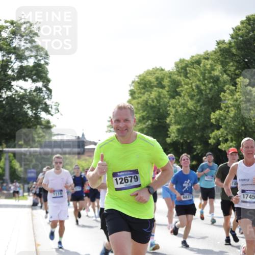 29.06.2025 - hella hamburg halbmarathon Jannik Wohlers http://msf.ph/oto/8236504 29.06.2025 09:53:42 Lombardsbrücke 1098, 1119, 1399, 1413, 1424, 1476, 1892, 1902, 3477, 3785, 4183, 4185, 4235, 4237, 4270, 5528, 6198, 6831, 7167, 7297, 7734, 8743, 8928, 9043, 9105, 9463, 9482, 9619, 10529, 11773, 11848, 11936, 12084, 12159, 12203, 12679, 12706, 12724, 12747, 13297, 14415, 14541, 14730, 15001, 15333, 15365, 15784, 15825, 15950, 16081, 16136, 16314, 16466, 16625, 16627, 16893, 17332, 17363, 17451, 17864, 17997, 18499, 18815, 19112 meine-sportfotos.de