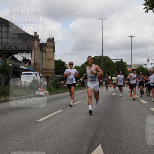 29.06.2025 - hella hamburg halbmarathon Yannick Fuchs http://msf.ph/oto/8236508 29.06.2025 10:34:32 20KM 1358, 1603, 1975, 2573, 2826, 3547, 3626, 4381, 4398, 4766, 4888, 5375, 6149, 6152, 6649, 7495, 7622, 8346, 8467, 8574, 8933, 9116, 11284, 11714, 11806, 12046, 12091, 13190, 14077, 14699, 15421, 15813, 15828, 16580, 17425, 17792, 17916, 17973, 18013, 18154, 18979 meine-sportfotos.de
