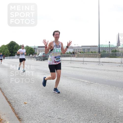 29.06.2025 - hella hamburg halbmarathon Lena Gebhardt http://msf.ph/oto/8236509 29.06.2025 10:09:32 Lombardsbrücke 1052, 1147, 1188, 1456, 1483, 1513, 1823, 1838, 2978, 4859, 5806, 5885, 6674, 7058, 7187, 8090, 8685, 9297, 9306, 9718, 9988, 10194, 10819, 11067, 11496, 12156, 12255, 12509, 12862, 13210, 13660, 13739, 14736, 15697, 16688, 16918, 17347, 17630, 18076, 18440, 18726, 18727, 19166, 19242 meine-sportfotos.de