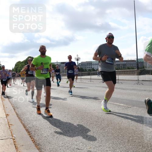 29.06.2025 - hella hamburg halbmarathon Lena Gebhardt http://msf.ph/oto/8236511 29.06.2025 09:56:15 Lombardsbrücke 1061, 1143, 1216, 1257, 1267, 1452, 1499, 1502, 1507, 1592, 1689, 2082, 2083, 2250, 2260, 2504, 2771, 2818, 2864, 2884, 2953, 2996, 3060, 3256, 3296, 3543, 3692, 4033, 4077, 4127, 4346, 4557, 4601, 4833, 5116, 5482, 5600, 5607, 5978, 6115, 6134, 6168, 6511, 6512, 6994, 7056, 7100, 7178, 7224, 7332, 7383, 7583, 7943, 8335, 8514, 8968, 8989, 8996, 9246, 9537, 10596 meine-sportfotos.de