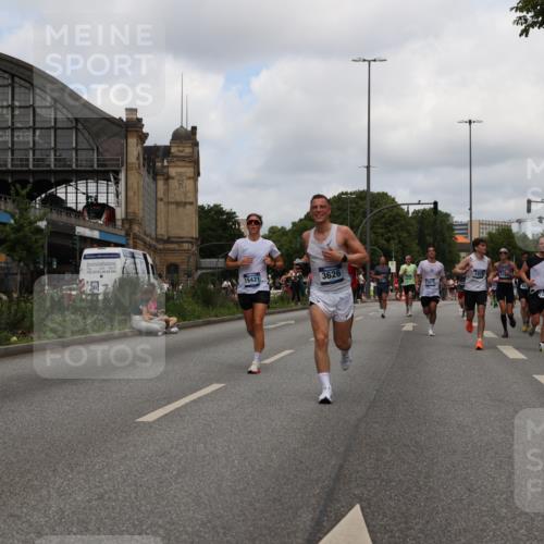 29.06.2025 - hella hamburg halbmarathon Yannick Fuchs http://msf.ph/oto/8236548 29.06.2025 10:34:32 20KM 1358, 1603, 1975, 2573, 2826, 3547, 3626, 4381, 4398, 4766, 4888, 5375, 6149, 6152, 6649, 7495, 7622, 8346, 8467, 8574, 8933, 9116, 11284, 11714, 11806, 12046, 12091, 13190, 14077, 14699, 15421, 15813, 15828, 16580, 17425, 17792, 17916, 17973, 18013, 18154, 18979 meine-sportfotos.de
