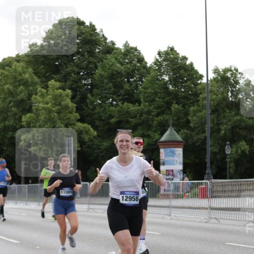 29.06.2025 - hella hamburg halbmarathon Jannik Wohlers http://msf.ph/oto/8236571 29.06.2025 10:28:51 Lombardsbrücke 1230, 2688, 3179, 4373, 6345, 7449, 8048, 8812, 9714, 10198, 10641, 10808, 11792, 11803, 11989, 12099, 12404, 12958, 13090, 14644, 15952, 15955, 16673, 16676, 18414 meine-sportfotos.de