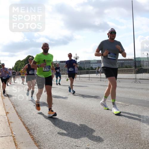 29.06.2025 - hella hamburg halbmarathon Lena Gebhardt http://msf.ph/oto/8236584 29.06.2025 09:56:16 Lombardsbrücke 1061, 1143, 1216, 1257, 1267, 1452, 1499, 1502, 1507, 1592, 1628, 1689, 1877, 2082, 2083, 2250, 2260, 2504, 2771, 2818, 2864, 2953, 2996, 3060, 3256, 3296, 3543, 3692, 4033, 4077, 4127, 4346, 4557, 4601, 4711, 4833, 5116, 5482, 5600, 5607, 5978, 6115, 6134, 6168, 6511, 6512, 7056, 7100, 7178, 7224, 7332, 7383, 7583, 7943, 8335, 8514, 8968, 8989, 8996, 9246, 9537, 10596 meine-sportfotos.de