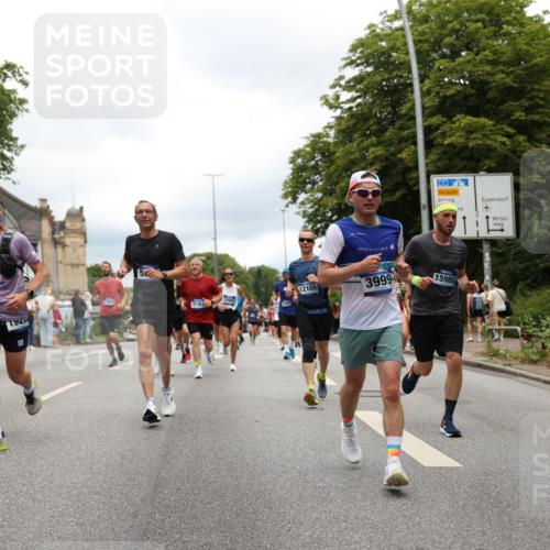 29.06.2025 - hella hamburg halbmarathon Yannick Fuchs http://msf.ph/oto/8236590 29.06.2025 10:47:09 20KM 1061, 1258, 1499, 1683, 1706, 1783, 2074, 2099, 2208, 2346, 2910, 3059, 3334, 3399, 3999, 4065, 4419, 4587, 4635, 5077, 5607, 5907, 6198, 6628, 6897, 7177, 7509, 7864, 8273, 8361, 8587, 8651, 9065, 9163, 9537, 10724, 11217, 11588, 11589, 11604, 11689, 11992, 12155, 12413, 12482, 12490, 12875, 12910, 14323, 15126, 15179, 15430, 15681, 15980, 16467, 16538, 16986, 18249, 18720, 18901, 19208, 19244 meine-sportfotos.de