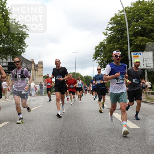 29.06.2025 - hella hamburg halbmarathon Yannick Fuchs http://msf.ph/oto/8236628 29.06.2025 10:47:09 20KM 1061, 1258, 1499, 1683, 1706, 1783, 2074, 2099, 2208, 2346, 2910, 3059, 3334, 3399, 3999, 4065, 4419, 4587, 4635, 5077, 5607, 5907, 6198, 6628, 6897, 7177, 7509, 7864, 8273, 8361, 8587, 8651, 9065, 9163, 9537, 10724, 11217, 11588, 11589, 11604, 11689, 11992, 12155, 12413, 12482, 12490, 12875, 12910, 14323, 15126, 15179, 15430, 15681, 15980, 16467, 16538, 16986, 18249, 18720, 18901, 19208, 19244 meine-sportfotos.de