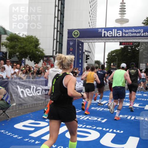 29.06.2025 - hella hamburg halbmarathon Michael Strokosch http://msf.ph/oto/8236630 29.06.2025 10:53:57 Ziel 1422, 1706, 1870, 6260, 6481, 7395, 7918, 7973, 9922, 10529, 10891, 12413, 13032, 14026, 14175, 15502, 16477, 16538, 17740, 18249, 18418, 18487, 18759, 18831, 18879, 18915, 19177 meine-sportfotos.de