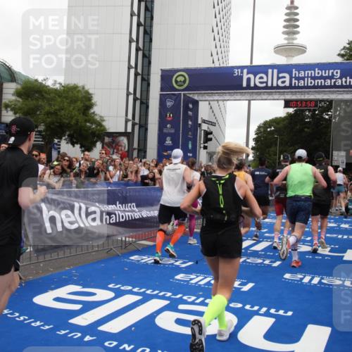 29.06.2025 - hella hamburg halbmarathon Michael Strokosch http://msf.ph/oto/8236643 29.06.2025 10:53:57 Ziel 1422, 1706, 1870, 6260, 6481, 7395, 7918, 7973, 9922, 10529, 10891, 12413, 13032, 14026, 14175, 15502, 16477, 16538, 17740, 18249, 18418, 18487, 18759, 18831, 18879, 18915, 19177 meine-sportfotos.de