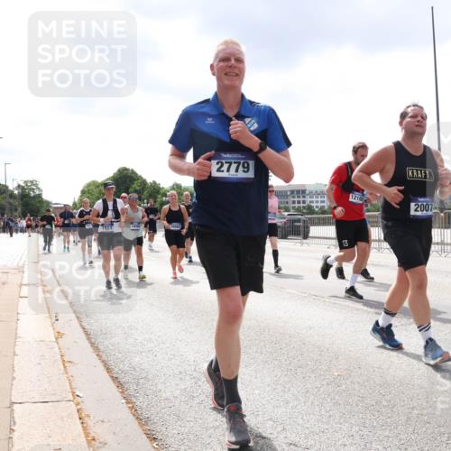 29.06.2025 - hella hamburg halbmarathon Lena Gebhardt http://msf.ph/oto/8236660 29.06.2025 10:45:13 Lombardsbrücke 1024, 1273, 1629, 1685, 1713, 1798, 1924, 2007, 2216, 2217, 2779, 3160, 3164, 3357, 3377, 3570, 3879, 3993, 4099, 4102, 4186, 4275, 4306, 4337, 4504, 4820, 4851, 5099, 5108, 5190, 5339, 5636, 5949, 6150, 6509, 6763, 6788, 6841, 6888, 6911, 6922, 6980, 7283, 7530, 7541, 7699, 7859, 7912, 8582, 8594, 8605, 8762, 8907, 9036, 9084, 9085, 9620, 10030, 10182, 10225, 10562, 10566, 10668, 10707, 11272, 11314, 12198, 12318, 12332, 12334, 12394, 13039, 13261 meine-sportfotos.de