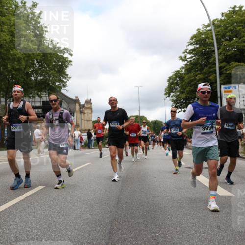 29.06.2025 - hella hamburg halbmarathon Yannick Fuchs http://msf.ph/oto/8236665 29.06.2025 10:47:09 20KM 1061, 1258, 1499, 1683, 1706, 1783, 2074, 2099, 2208, 2346, 2910, 3059, 3334, 3399, 3999, 4065, 4419, 4587, 4635, 5077, 5607, 5907, 6198, 6628, 6897, 7177, 7509, 7864, 8273, 8361, 8587, 8651, 9065, 9163, 9537, 10724, 11217, 11588, 11589, 11604, 11689, 11992, 12155, 12413, 12482, 12490, 12875, 12910, 14323, 15126, 15179, 15430, 15681, 15980, 16467, 16538, 16986, 18249, 18720, 18901, 19208, 19244 meine-sportfotos.de