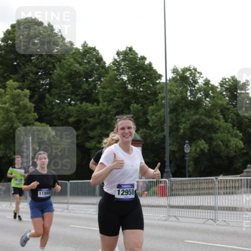 29.06.2025 - hella hamburg halbmarathon Jannik Wohlers http://msf.ph/oto/8236705 29.06.2025 10:28:51 Lombardsbrücke 1230, 2688, 3179, 4373, 6345, 7449, 8048, 8812, 9714, 10198, 10641, 10808, 11792, 11803, 11989, 12099, 12404, 12958, 13090, 14644, 15952, 15955, 16673, 16676, 18414 meine-sportfotos.de