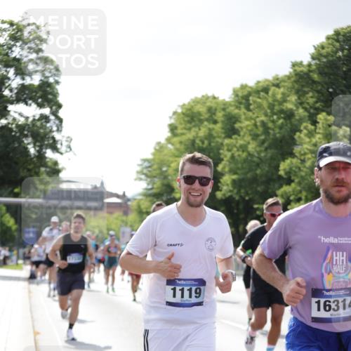 29.06.2025 - hella hamburg halbmarathon Jannik Wohlers http://msf.ph/oto/8236707 29.06.2025 09:53:45 Lombardsbrücke 1098, 1119, 1399, 1413, 1424, 1476, 1892, 1902, 2098, 2188, 2842, 3477, 3785, 4029, 4183, 4185, 4235, 4237, 4270, 5528, 6198, 6831, 7297, 8743, 8928, 9105, 9463, 9482, 9619, 10529, 11773, 11848, 12084, 12159, 12203, 12549, 12679, 12706, 12724, 12747, 13297, 13707, 14415, 14541, 15001, 15333, 15365, 15422, 15784, 15825, 15950, 16081, 16314, 16316, 16627, 16893, 17229, 17332, 17363, 17451, 17710, 17864, 17997, 18499, 18815, 19112 meine-sportfotos.de