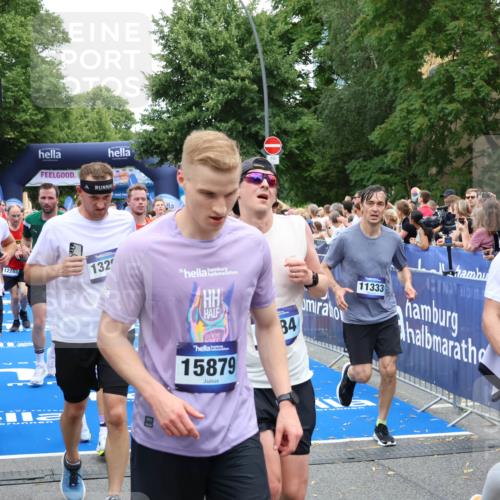 29.06.2025 - hella hamburg halbmarathon Zöllner http://msf.ph/oto/8236718 29.06.2025 10:55:12 Ziel 1549, 1628, 2119, 2448, 3041, 3791, 3945, 4903, 6355, 8691, 9060, 9361, 9380, 10191, 10192, 10582, 11333, 11747, 11976, 12248, 12961, 13297, 14834, 14948, 15854, 16108, 16630, 17803, 17842, 18031, 18966 meine-sportfotos.de