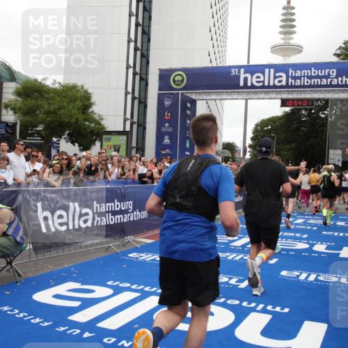29.06.2025 - hella hamburg halbmarathon Michael Strokosch http://msf.ph/oto/8236729 29.06.2025 10:54:00 Ziel 1706, 1815, 1870, 2432, 3096, 6374, 6481, 7395, 7918, 7973, 8394, 10891, 11789, 12413, 13032, 13869, 14026, 14175, 16477, 16538, 18418, 18831, 18879, 18915, 19177 meine-sportfotos.de