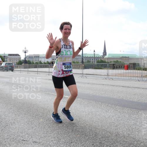 29.06.2025 - hella hamburg halbmarathon Lena Gebhardt http://msf.ph/oto/8236739 29.06.2025 10:09:32 Lombardsbrücke 1052, 1147, 1188, 1456, 1483, 1513, 1823, 1838, 2978, 4859, 5806, 5885, 6674, 7058, 7187, 8090, 8685, 9297, 9306, 9718, 9988, 10194, 10819, 11067, 11496, 12156, 12255, 12509, 12862, 13210, 13660, 13739, 14736, 15697, 16688, 16918, 17347, 17630, 18076, 18440, 18726, 18727, 19166, 19242 meine-sportfotos.de