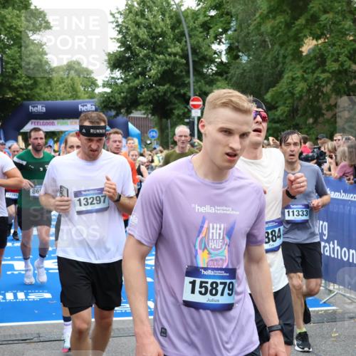 29.06.2025 - hella hamburg halbmarathon Zöllner http://msf.ph/oto/8236757 29.06.2025 10:55:12 Ziel 1549, 1628, 2119, 2448, 3041, 3791, 3945, 4903, 6355, 8691, 9060, 9361, 9380, 10191, 10192, 10582, 11333, 11747, 11976, 12248, 12961, 13297, 14834, 14948, 15854, 16108, 16630, 17803, 17842, 18031, 18966 meine-sportfotos.de