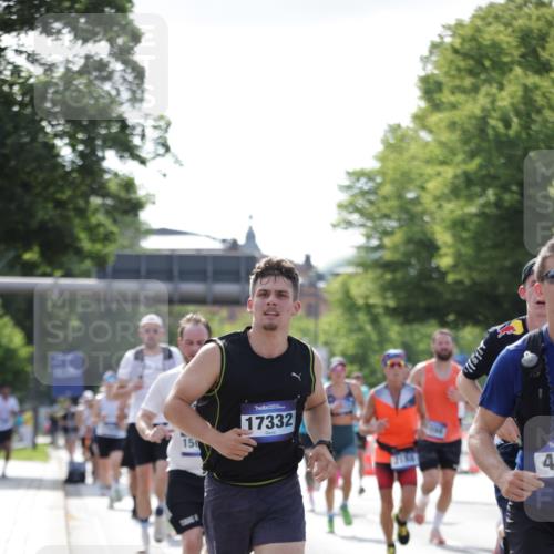 29.06.2025 - hella hamburg halbmarathon Jannik Wohlers http://msf.ph/oto/8236793 29.06.2025 09:53:46 Lombardsbrücke 1098, 1119, 1399, 1413, 1424, 1476, 1892, 1902, 2098, 2188, 2842, 3477, 3785, 4029, 4183, 4185, 4235, 4237, 4270, 5528, 6198, 6630, 6831, 7297, 8743, 8928, 9105, 9463, 9482, 9619, 10529, 11773, 11848, 12084, 12159, 12203, 12549, 12679, 12706, 12724, 12747, 13297, 13707, 14541, 15001, 15333, 15365, 15422, 15784, 15825, 15950, 16081, 16314, 16316, 16627, 16893, 17229, 17332, 17363, 17451, 17710, 17864, 17997, 18499, 18815, 19112 meine-sportfotos.de