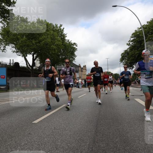29.06.2025 - hella hamburg halbmarathon Yannick Fuchs http://msf.ph/oto/8236809 29.06.2025 10:47:09 20KM 1061, 1258, 1499, 1683, 1706, 1783, 2074, 2099, 2208, 2346, 2910, 3059, 3334, 3399, 3999, 4065, 4419, 4587, 4635, 5077, 5607, 5907, 6198, 6628, 6897, 7177, 7509, 7864, 8273, 8361, 8587, 8651, 9065, 9163, 9537, 10724, 11217, 11588, 11589, 11604, 11689, 11992, 12155, 12413, 12482, 12490, 12875, 12910, 14323, 15126, 15179, 15430, 15681, 15980, 16467, 16538, 16986, 18249, 18720, 18901, 19208, 19244 meine-sportfotos.de