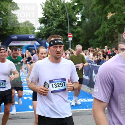 29.06.2025 - hella hamburg halbmarathon Zöllner http://msf.ph/oto/8236823 29.06.2025 10:55:13 Ziel 1549, 1628, 2119, 2448, 3041, 3945, 4903, 6355, 8691, 8973, 9361, 9380, 10188, 10191, 10192, 10582, 11747, 11976, 12248, 12961, 14834, 14948, 15854, 16108, 16630, 17842, 18031, 18966 meine-sportfotos.de