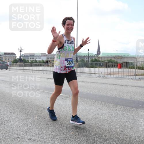 29.06.2025 - hella hamburg halbmarathon Lena Gebhardt http://msf.ph/oto/8236836 29.06.2025 10:09:32 Lombardsbrücke 1052, 1147, 1188, 1456, 1483, 1513, 1823, 1838, 2978, 4859, 5806, 5885, 6674, 7058, 7187, 8090, 8685, 9297, 9306, 9718, 9988, 10194, 10819, 11067, 11496, 12156, 12255, 12509, 12862, 13210, 13660, 13739, 14736, 15697, 16688, 16918, 17347, 17630, 18076, 18440, 18726, 18727, 19166, 19242 meine-sportfotos.de