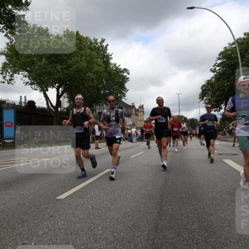 29.06.2025 - hella hamburg halbmarathon Yannick Fuchs http://msf.ph/oto/8236837 29.06.2025 10:47:09 20KM 1061, 1258, 1499, 1683, 1706, 1783, 2074, 2099, 2208, 2346, 2910, 3059, 3334, 3399, 3999, 4065, 4419, 4587, 4635, 5077, 5607, 5907, 6198, 6628, 6897, 7177, 7509, 7864, 8273, 8361, 8587, 8651, 9065, 9163, 9537, 10724, 11217, 11588, 11589, 11604, 11689, 11992, 12155, 12413, 12482, 12490, 12875, 12910, 14323, 15126, 15179, 15430, 15681, 15980, 16467, 16538, 16986, 18249, 18720, 18901, 19208, 19244 meine-sportfotos.de