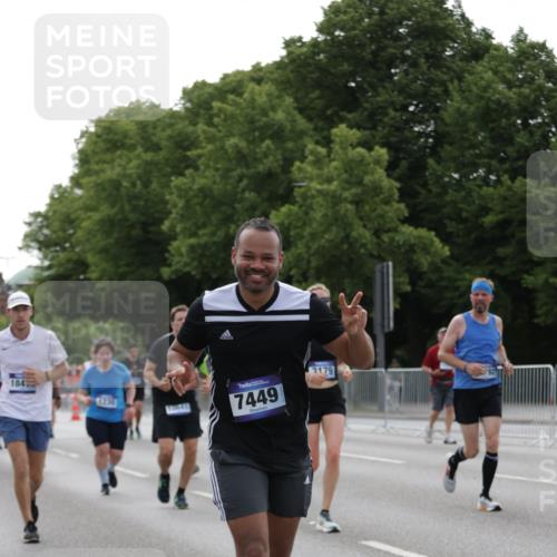 29.06.2025 - hella hamburg halbmarathon Jannik Wohlers http://msf.ph/oto/8236880 29.06.2025 10:28:54 Lombardsbrücke 1230, 2688, 3179, 3311, 4349, 4373, 6345, 6725, 7449, 8048, 8812, 9714, 10198, 10641, 10808, 11792, 11803, 11989, 12404, 12958, 13090, 14644, 15952, 15955, 16673, 16676, 17496, 18298, 18299, 18414 meine-sportfotos.de