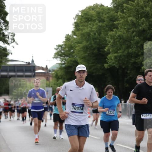 29.06.2025 - hella hamburg halbmarathon Jannik Wohlers http://msf.ph/oto/8236927 29.06.2025 10:28:55 Lombardsbrücke 1230, 2688, 3179, 3311, 4349, 4373, 6285, 6345, 6725, 7449, 8048, 8812, 9714, 10198, 10641, 10808, 11792, 11803, 11989, 12404, 12958, 13090, 14644, 15952, 15955, 16673, 16676, 17496, 18298, 18299, 18414 meine-sportfotos.de