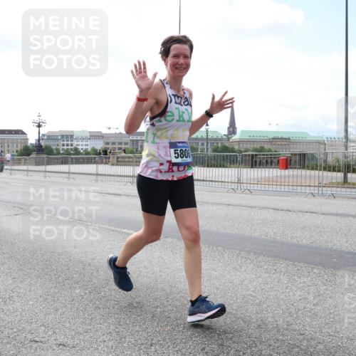 29.06.2025 - hella hamburg halbmarathon Lena Gebhardt http://msf.ph/oto/8236928 29.06.2025 10:09:32 Lombardsbrücke 1052, 1147, 1188, 1456, 1483, 1513, 1823, 1838, 2978, 4859, 5806, 5885, 6674, 7058, 7187, 8090, 8685, 9297, 9306, 9718, 9988, 10194, 10819, 11067, 11496, 12156, 12255, 12509, 12862, 13210, 13660, 13739, 14736, 15697, 16688, 16918, 17347, 17630, 18076, 18440, 18726, 18727, 19166, 19242 meine-sportfotos.de