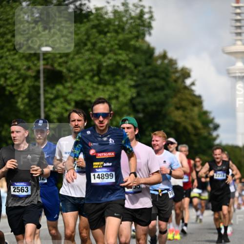 29.06.2025 - hella hamburg halbmarathon Dr. Thomas Lammeyer http://msf.ph/oto/8236931 29.06.2025 09:50:40 Kennedybrücke 1002, 1407, 1411, 1910, 1959, 2121, 2228, 2563, 2774, 2836, 2851, 3790, 3935, 4246, 4740, 5961, 6032, 6305, 6473, 6915, 7080, 7622, 7831, 7867, 7972, 8366, 8395, 9171, 9376, 9508, 10771, 11055 meine-sportfotos.de